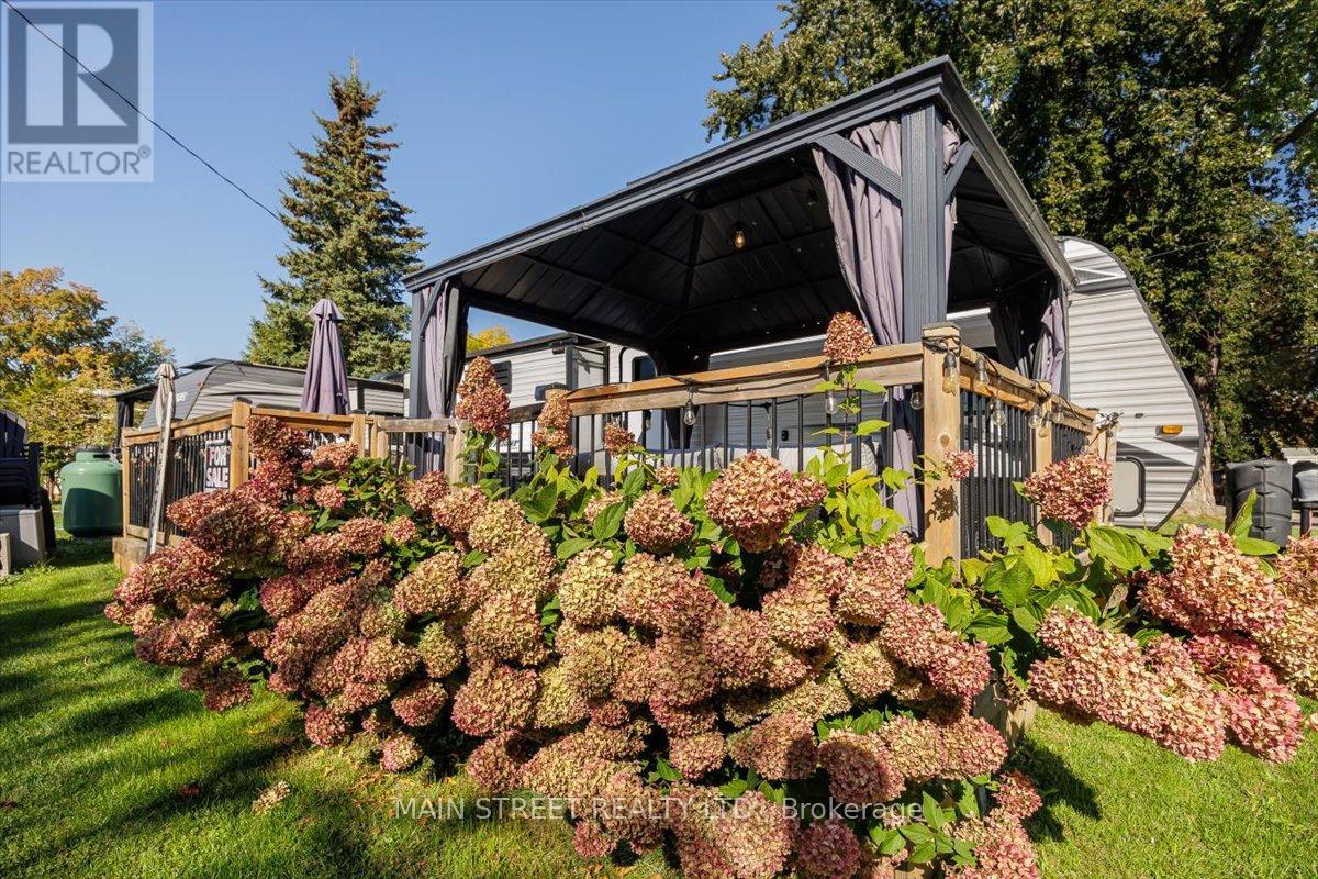 15 Hawaiian Circle, Whitchurch-Stouffville, Ontario  L0G 1E0 - Photo 4 - N12450609