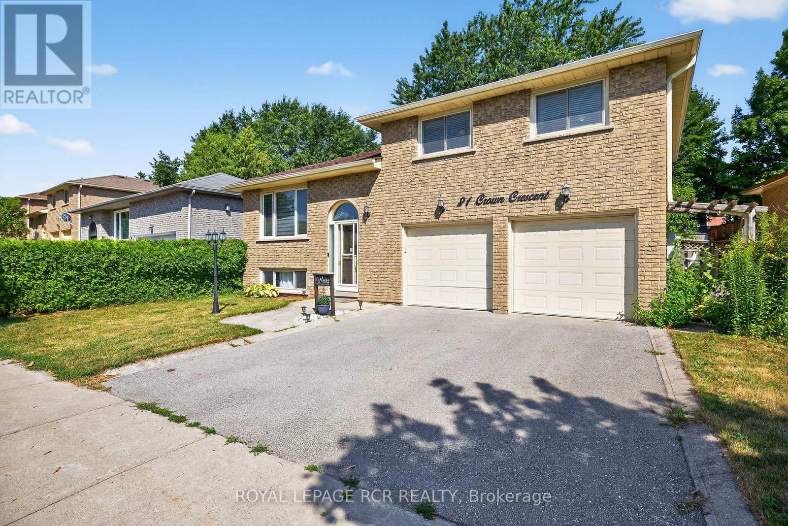 21 Crown Crescent, Bradford West Gwillimbury (Bradford), Ontario  L3Z 2M7 - Photo 1 - N12450610