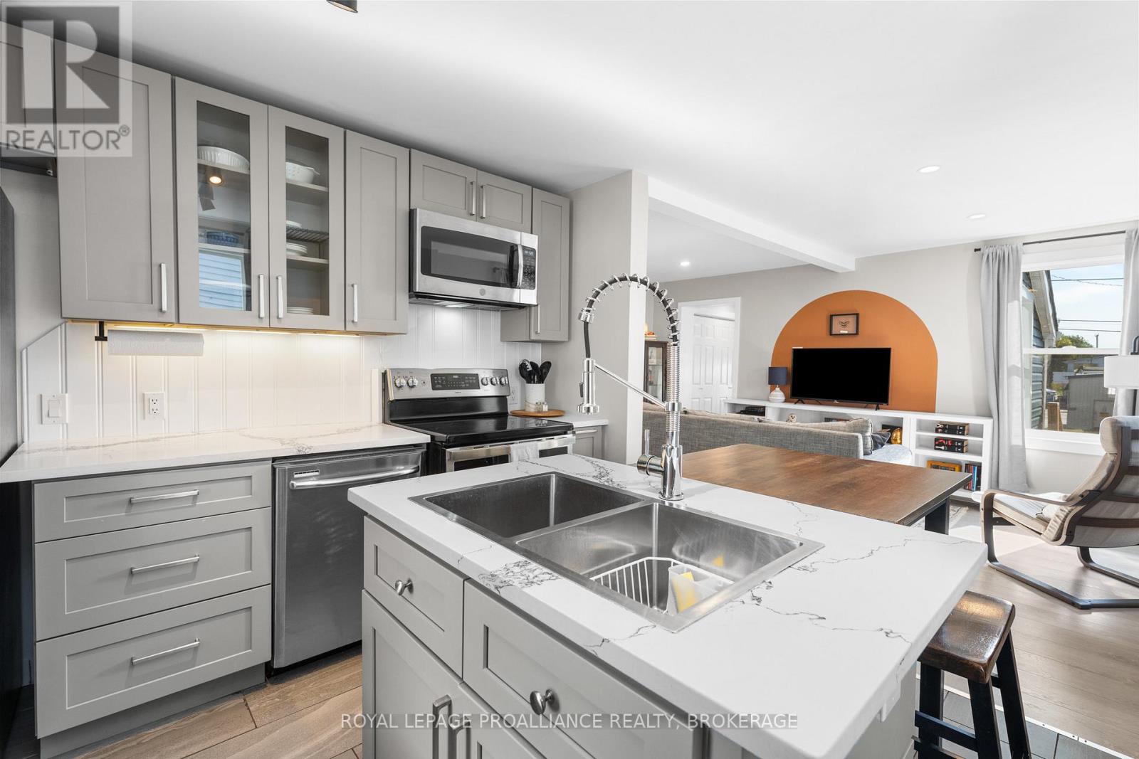 457 Garden Street, Gananoque, Ontario  K7G 1J6 - Photo 10 - X12450672