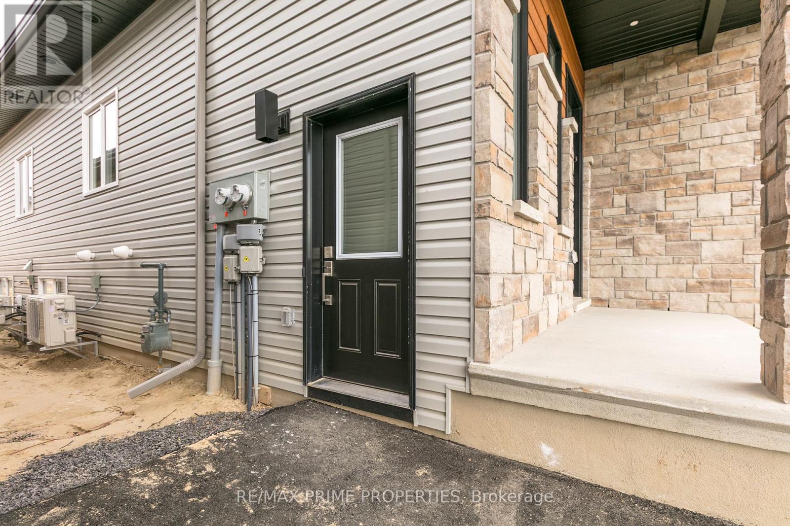 A - 562 Regina Street, Russell, Ontario  K0A 1W0 - Photo 3 - X12450657