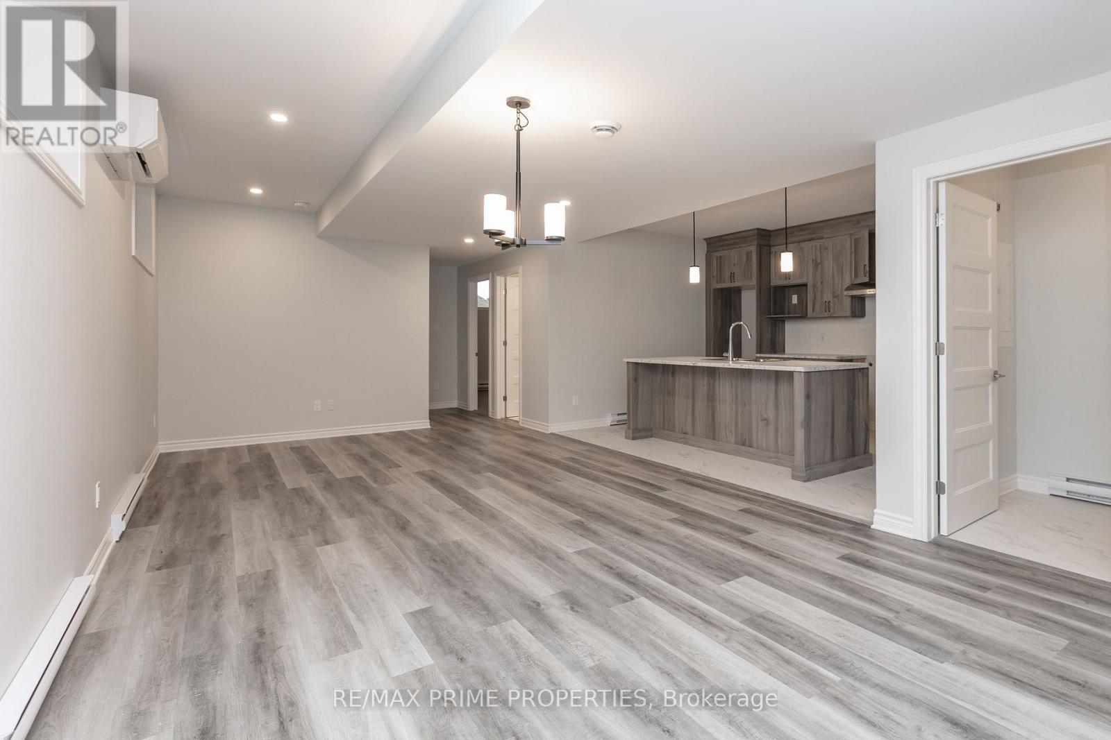 A - 562 Regina Street, Russell, Ontario  K0A 1W0 - Photo 5 - X12450657