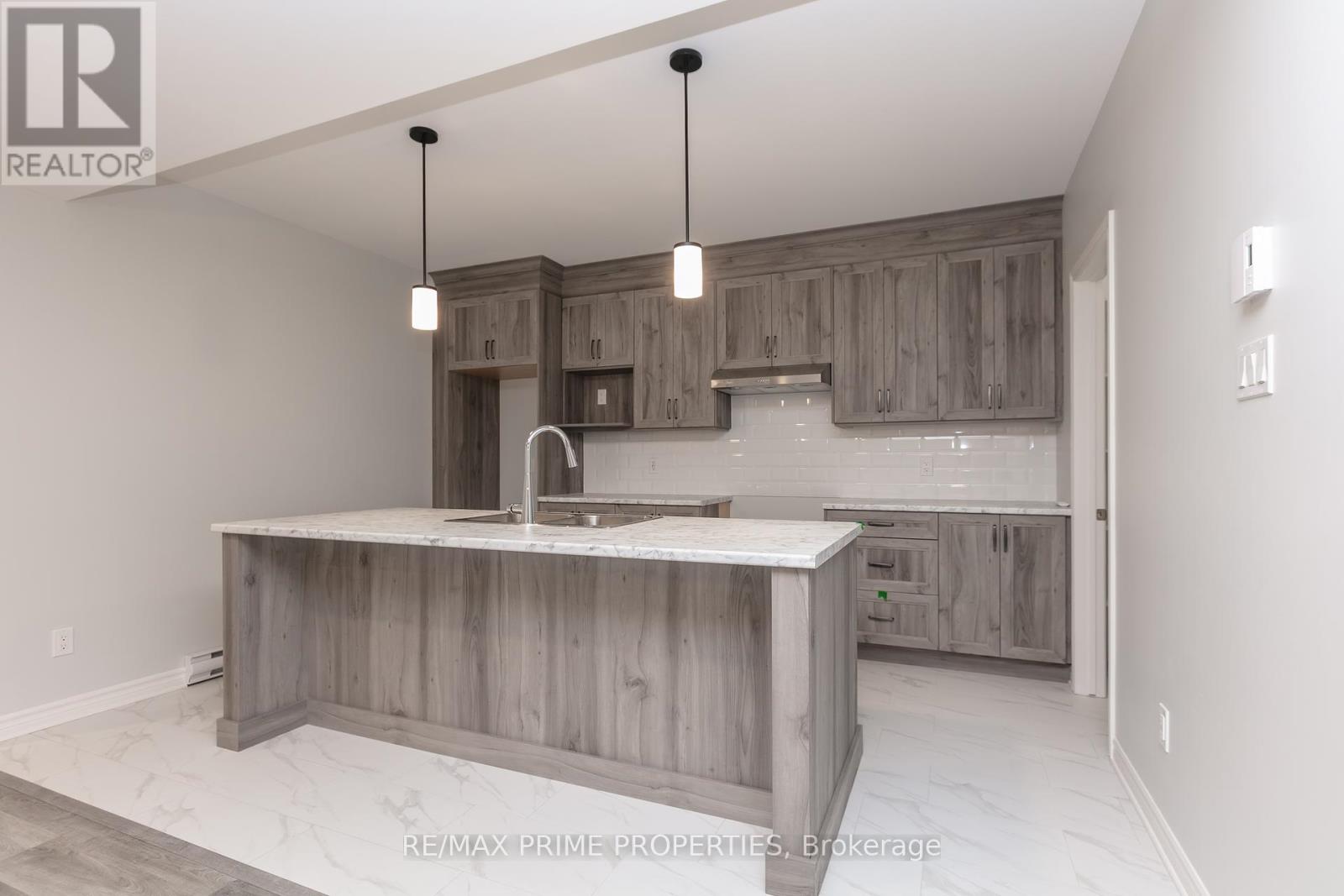 A - 562 Regina Street, Russell, Ontario  K0A 1W0 - Photo 6 - X12450657