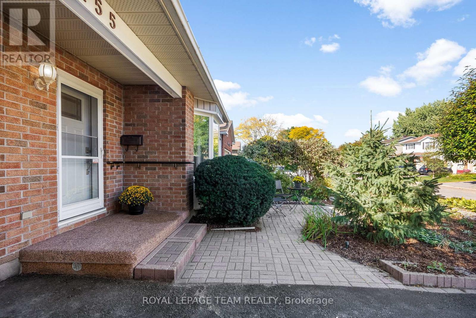1155 Sauterne Park, Ottawa, Ontario  K1C 2H3 - Photo 3 - X12450686