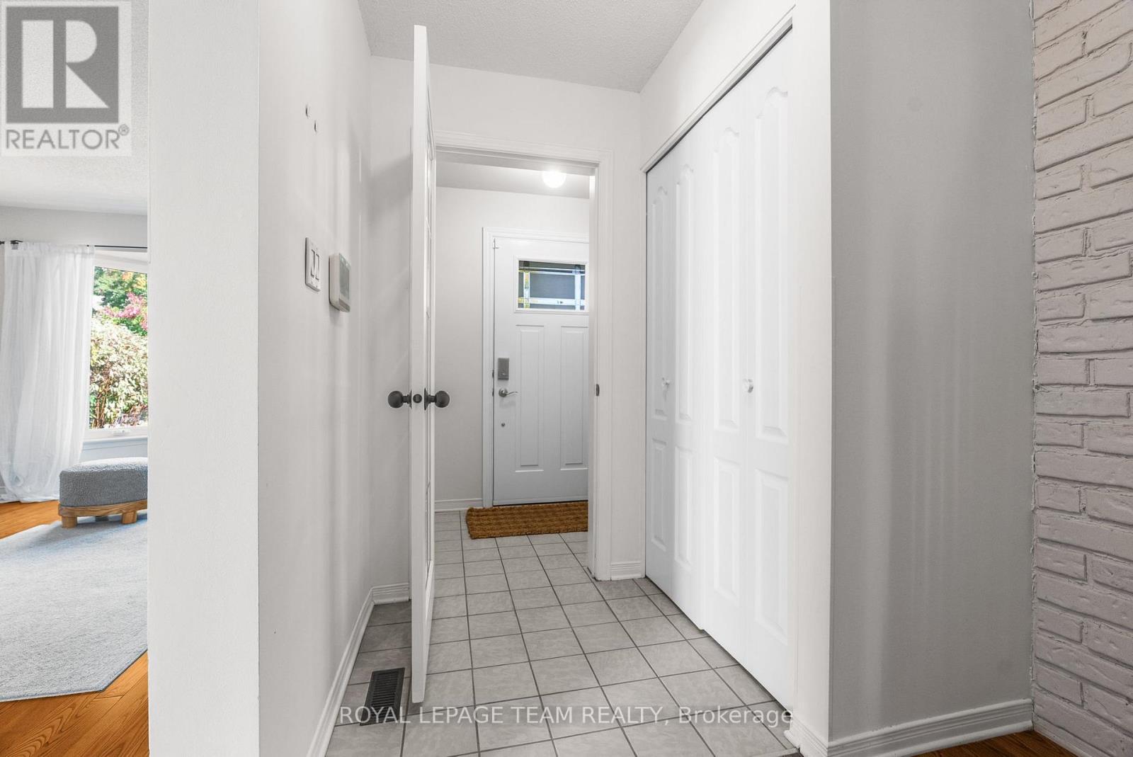 1155 Sauterne Park, Ottawa, Ontario  K1C 2H3 - Photo 5 - X12450686