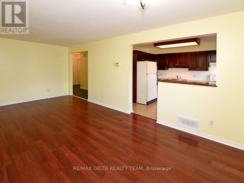 138 Montana Way, Ottawa, Ontario  K2J 4M4 - Photo 12 - X12450696
