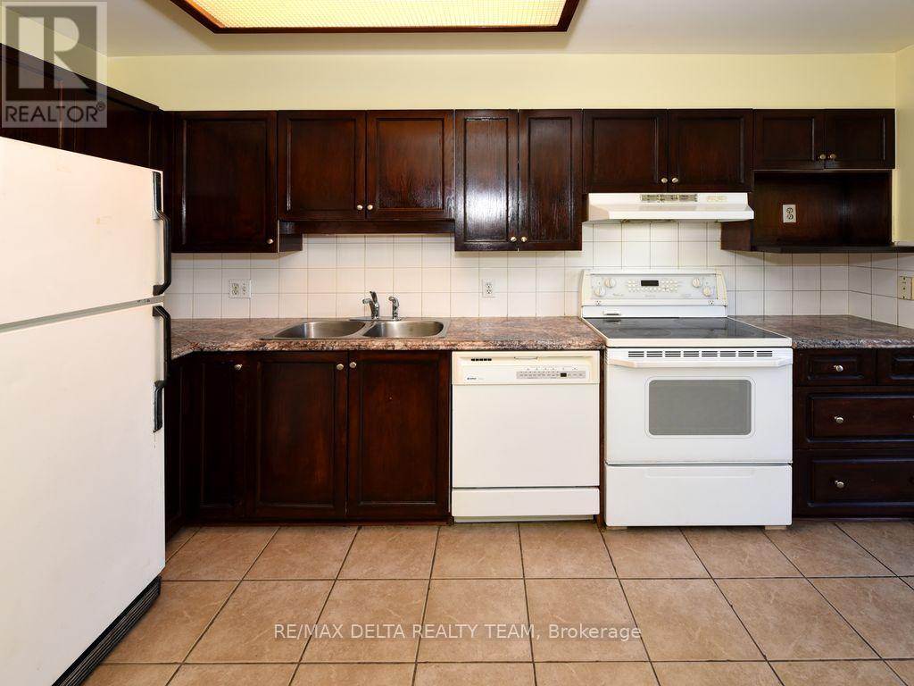138 Montana Way, Ottawa, Ontario  K2J 4M4 - Photo 8 - X12450696