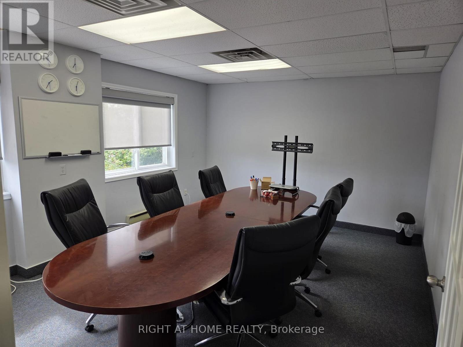 401 - 8 Stavebank Road N, Mississauga, Ontario  L5G 2T4 - Photo 2 - W12450615