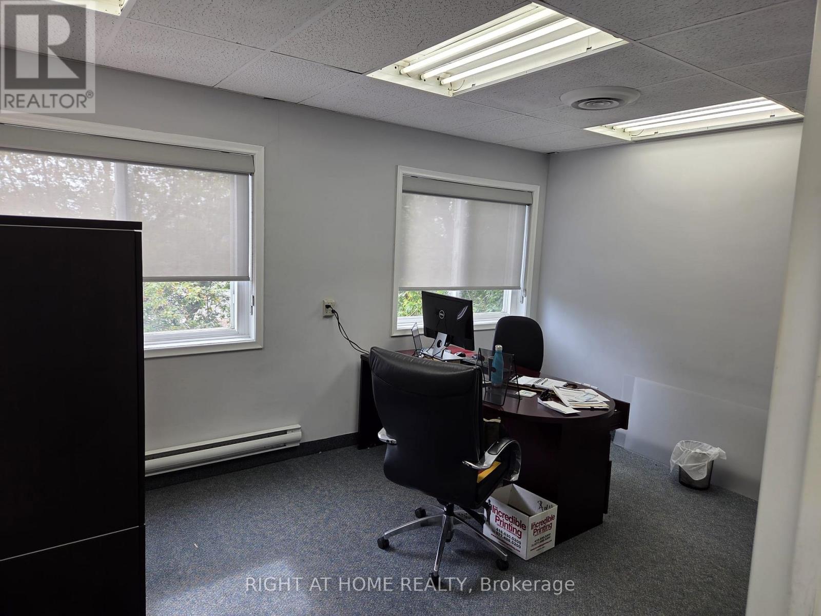 401 - 8 Stavebank Road N, Mississauga, Ontario  L5G 2T4 - Photo 4 - W12450615