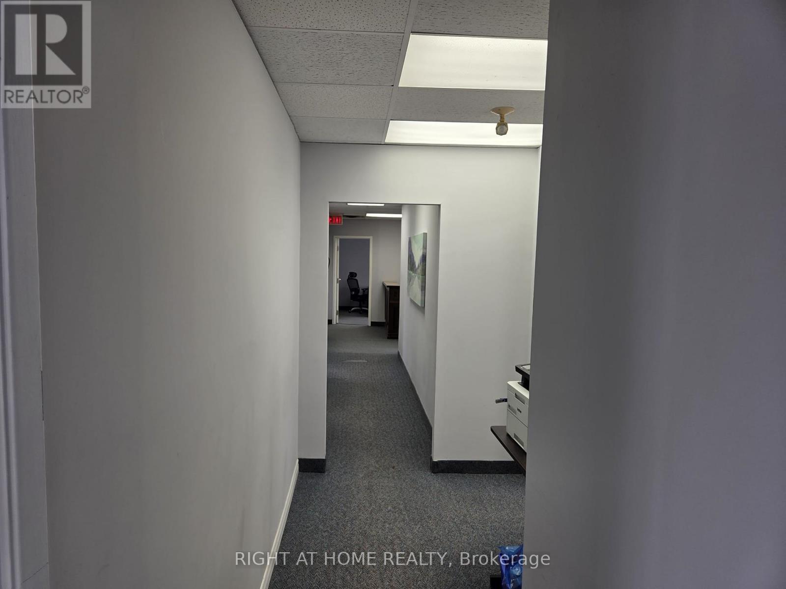 401 - 8 Stavebank Road N, Mississauga, Ontario  L5G 2T4 - Photo 6 - W12450615