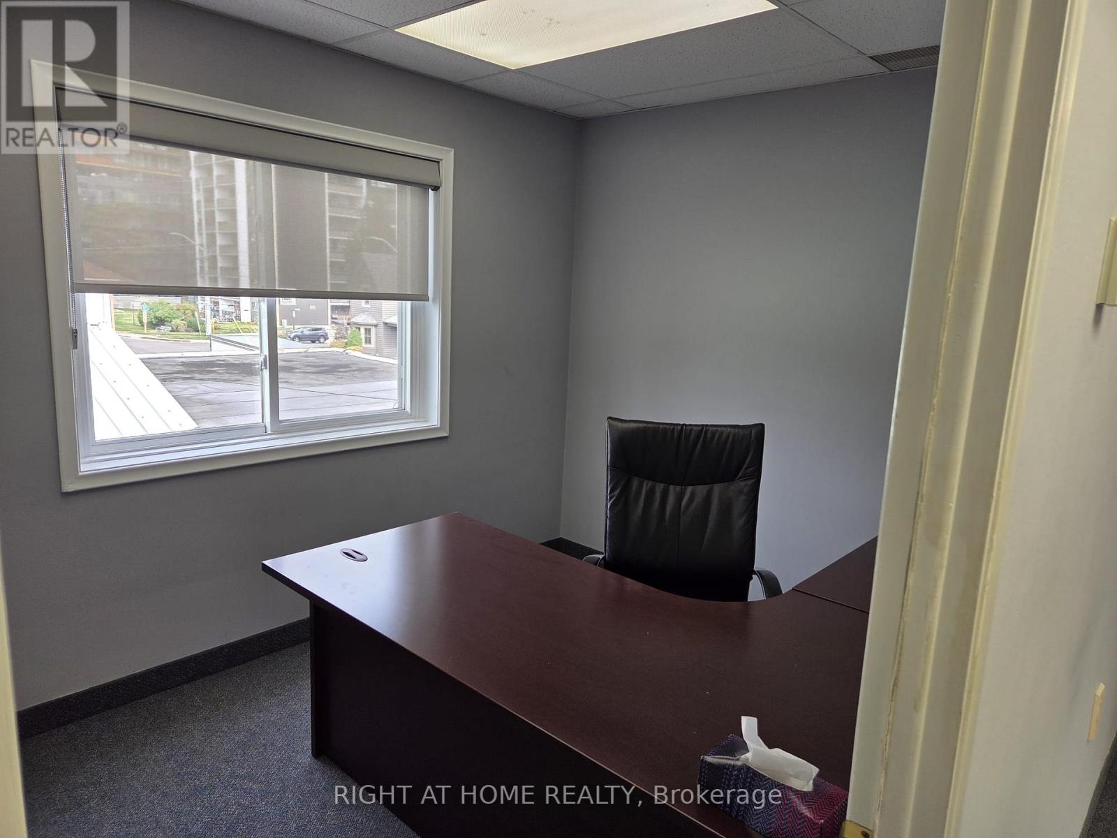 401 - 8 Stavebank Road N, Mississauga, Ontario  L5G 2T4 - Photo 8 - W12450615