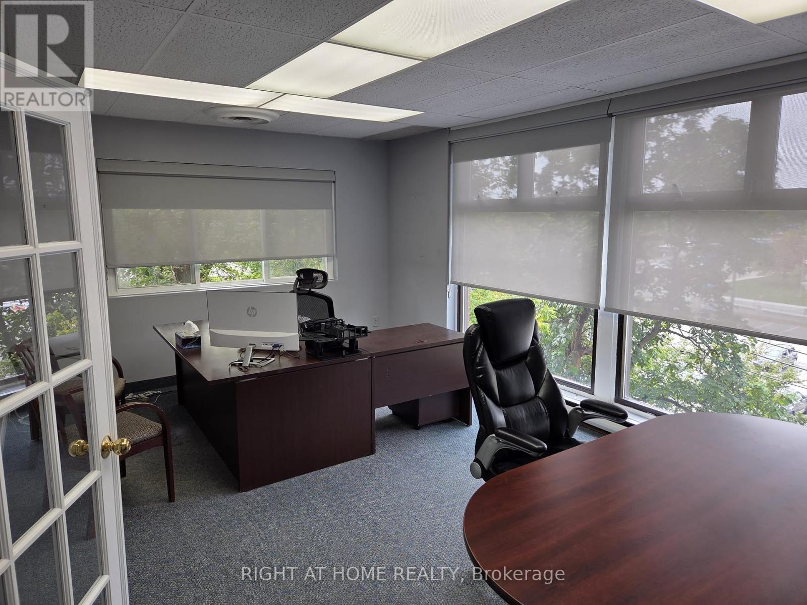 401 - 8 Stavebank Road N, Mississauga, Ontario  L5G 2T4 - Photo 9 - W12450615