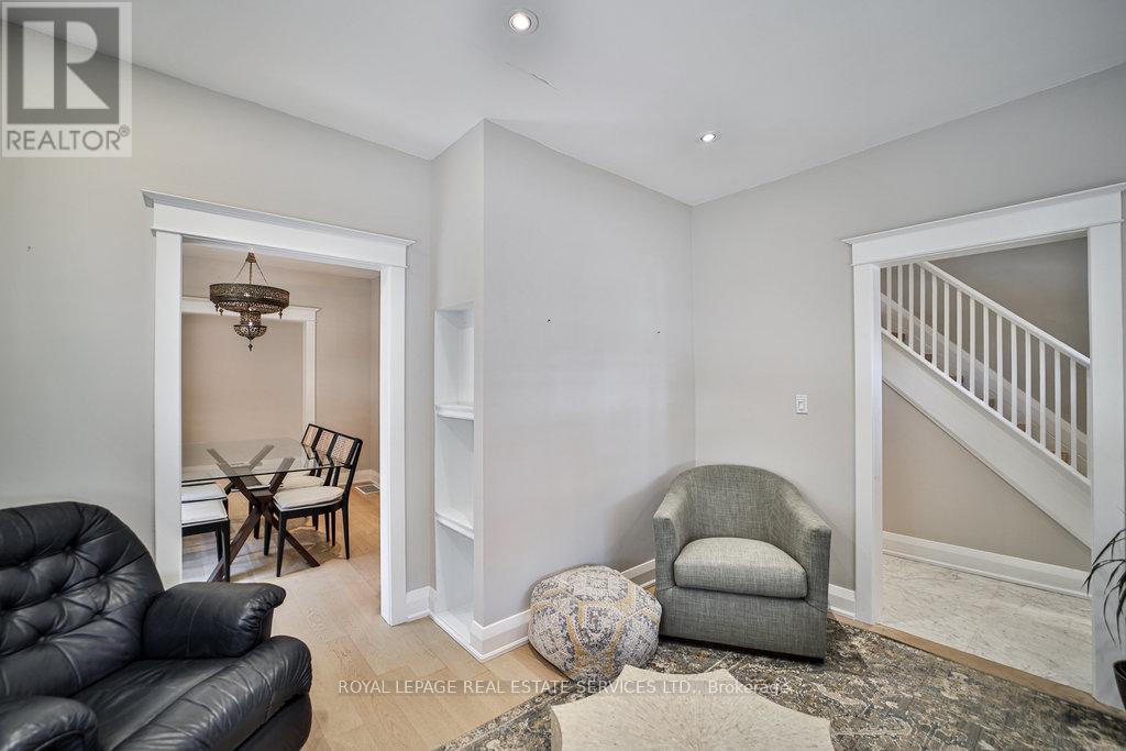 128 Chisholm Street, Oakville, Ontario  L6K 3J2 - Photo 4 - W12450622