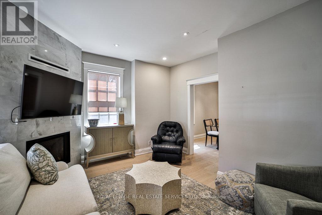 128 Chisholm Street, Oakville, Ontario  L6K 3J2 - Photo 5 - W12450622