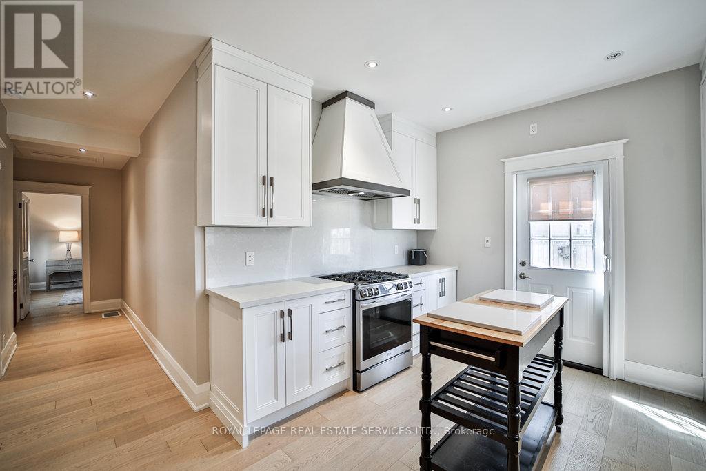 128 Chisholm Street, Oakville, Ontario  L6K 3J2 - Photo 9 - W12450622