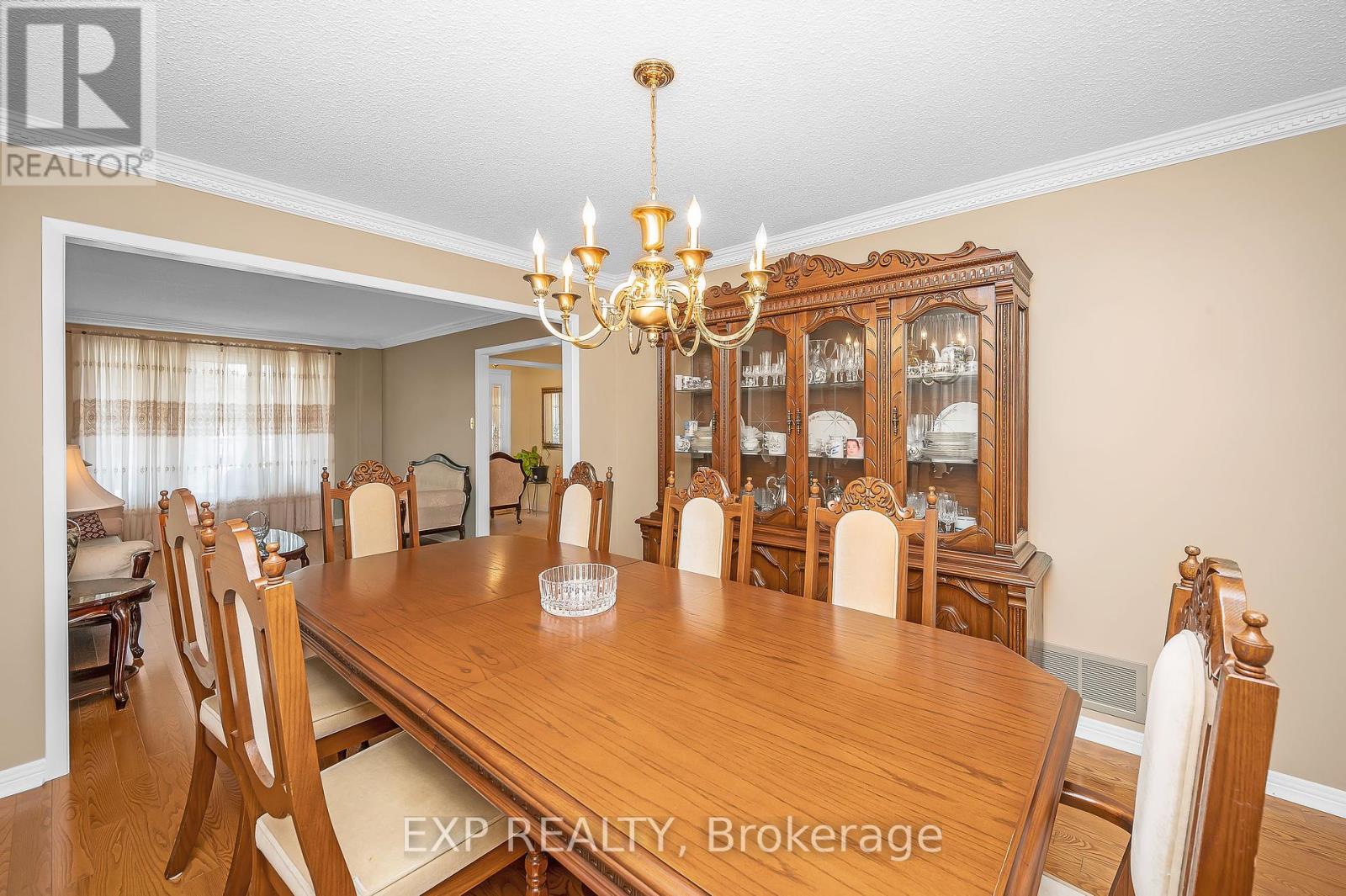 44 Wexford Road, Brampton, Ontario  L6Z 2W3 - Photo 11 - W12450634