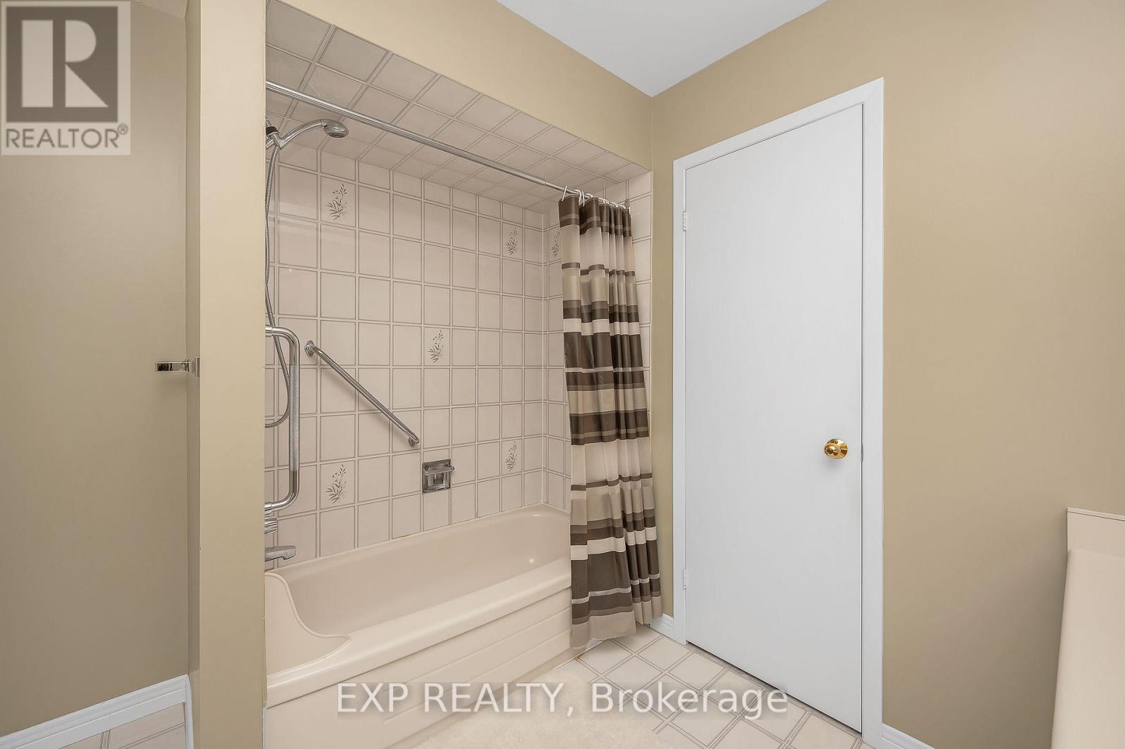 44 Wexford Road, Brampton, Ontario  L6Z 2W3 - Photo 14 - W12450634