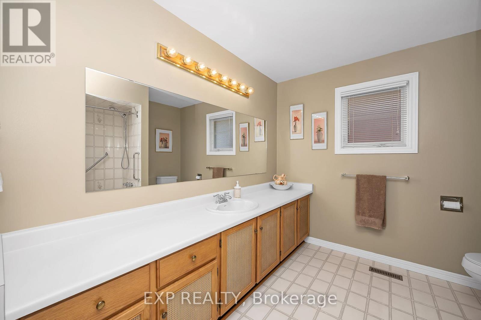 44 Wexford Road, Brampton, Ontario  L6Z 2W3 - Photo 16 - W12450634