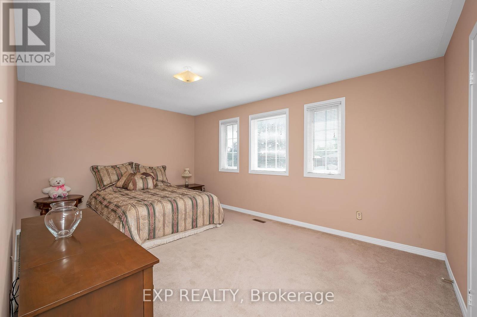 44 Wexford Road, Brampton, Ontario  L6Z 2W3 - Photo 18 - W12450634