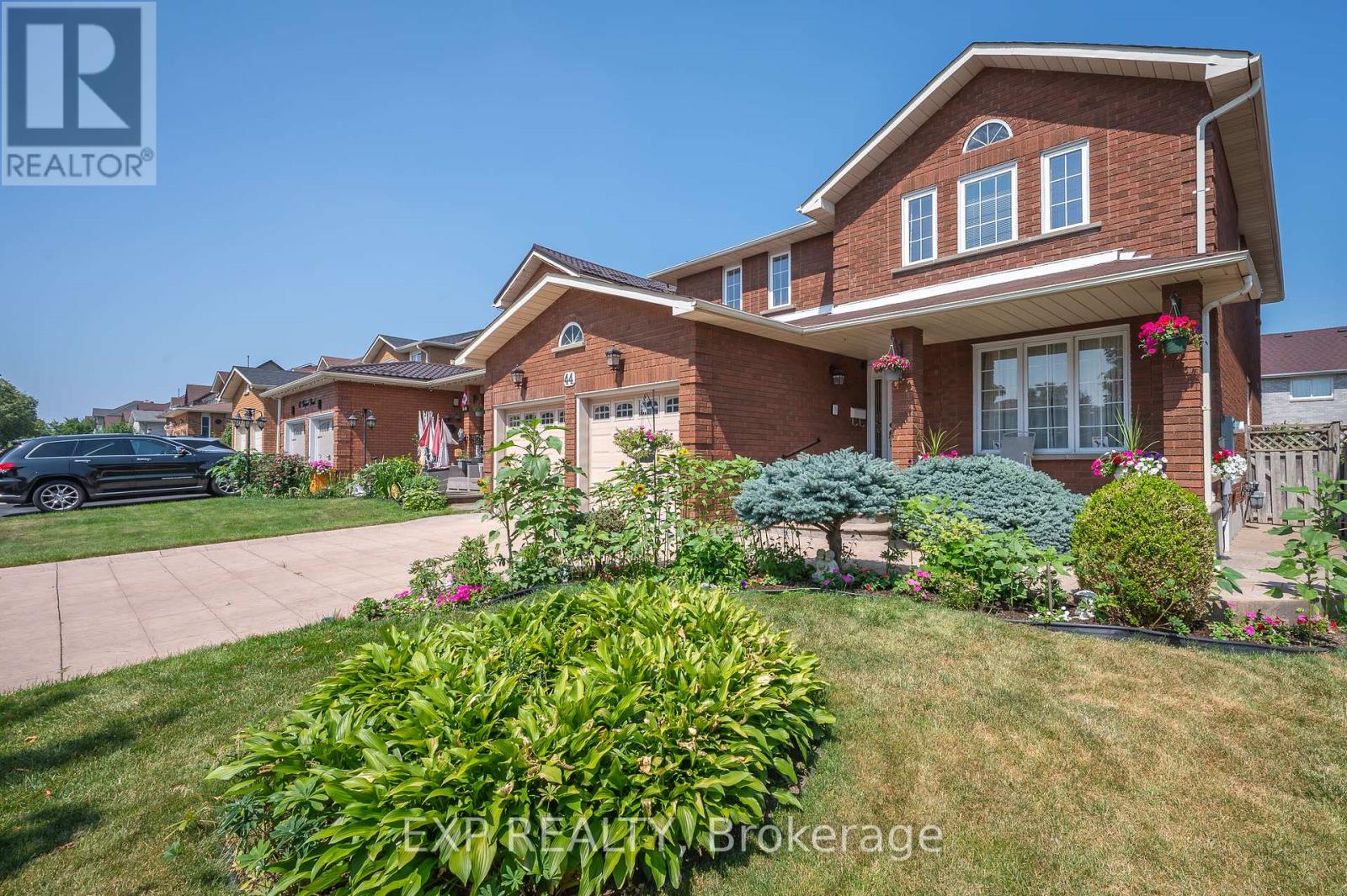 44 Wexford Road, Brampton, Ontario  L6Z 2W3 - Photo 2 - W12450634
