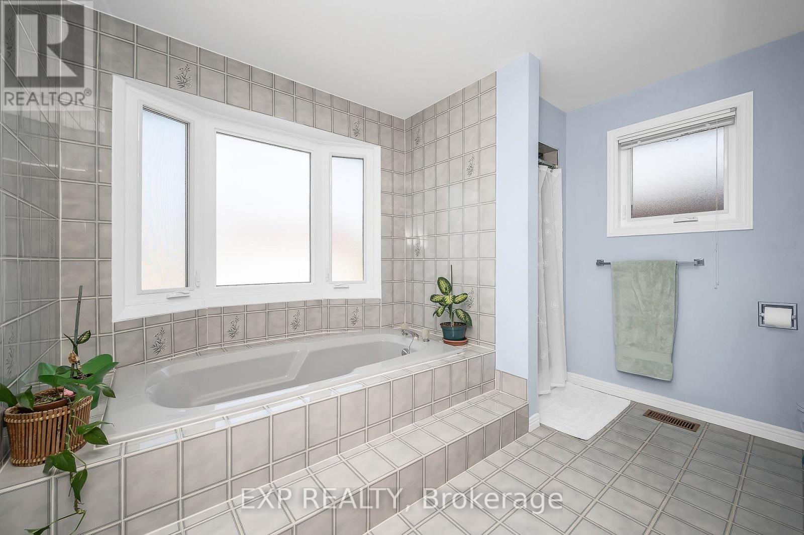 44 Wexford Road, Brampton, Ontario  L6Z 2W3 - Photo 24 - W12450634