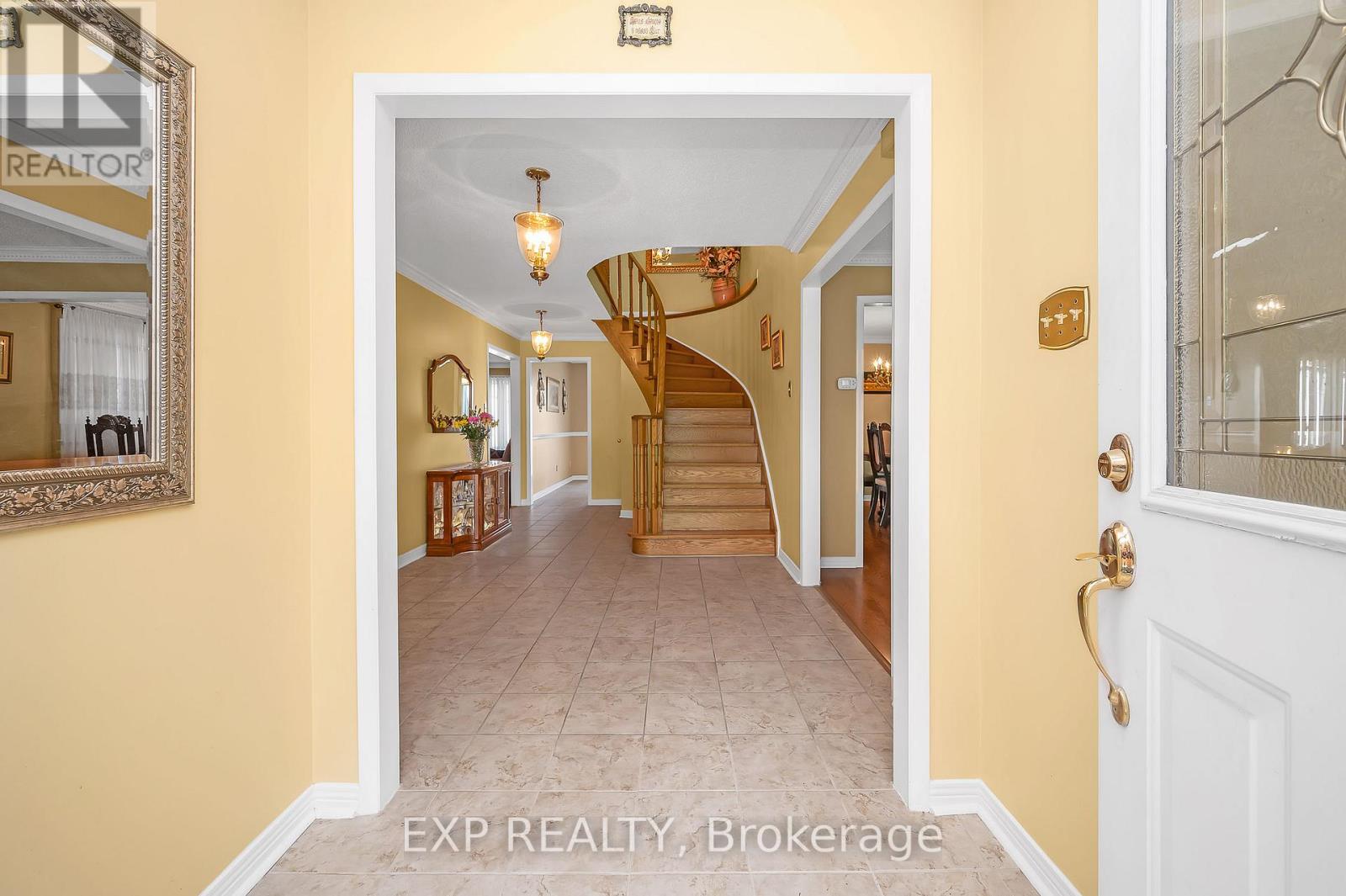 44 Wexford Road, Brampton, Ontario  L6Z 2W3 - Photo 5 - W12450634