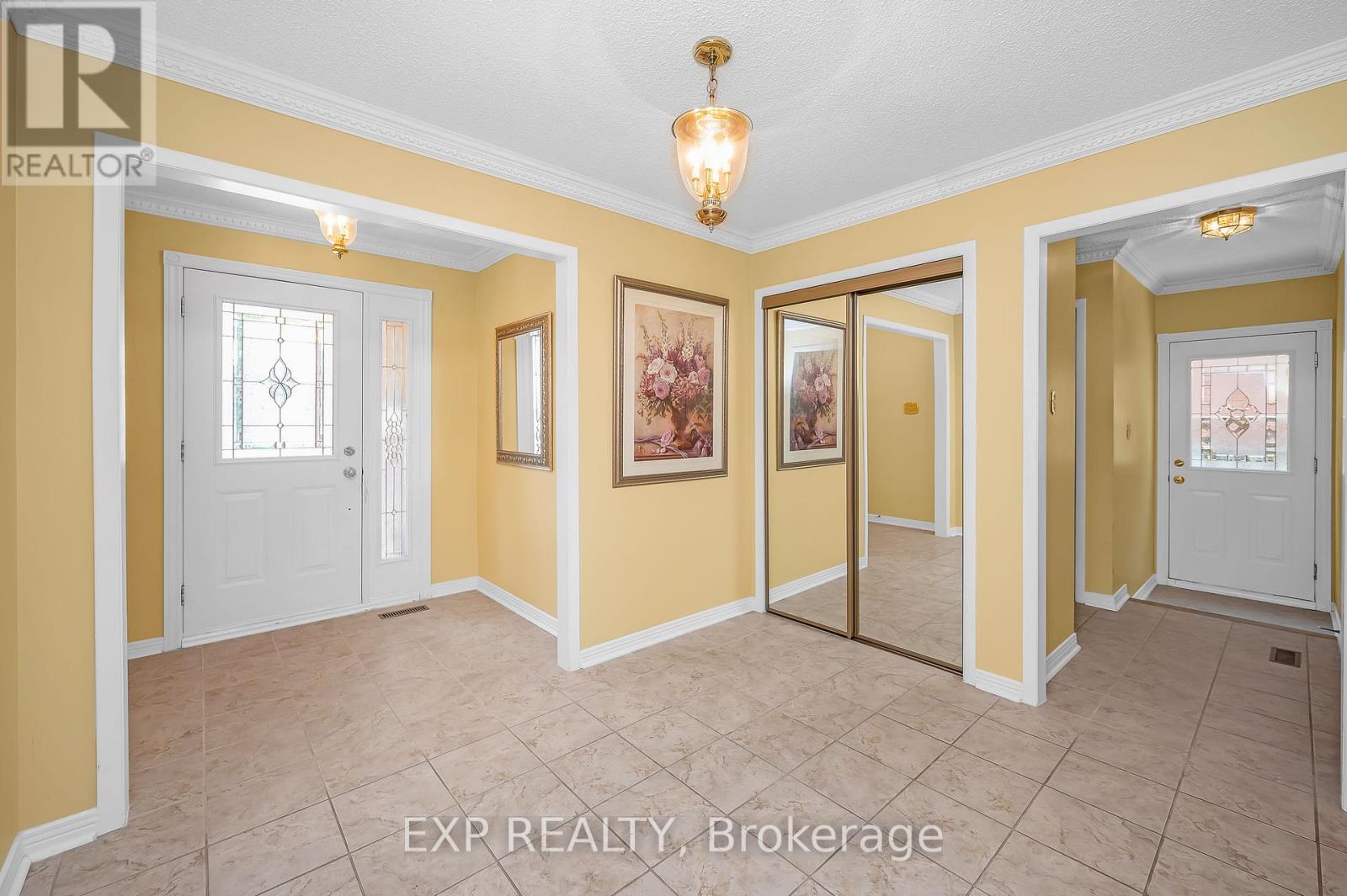 44 Wexford Road, Brampton, Ontario  L6Z 2W3 - Photo 6 - W12450634