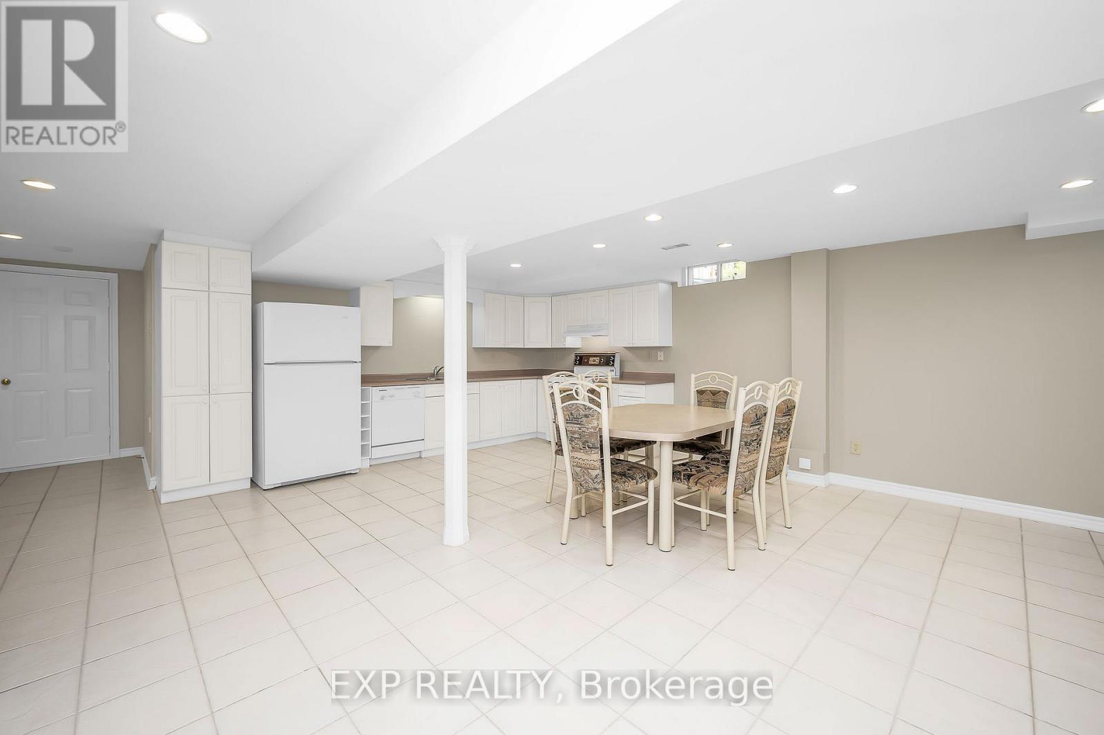 44 Wexford Road, Brampton, Ontario  L6Z 2W3 - Photo 9 - W12450634