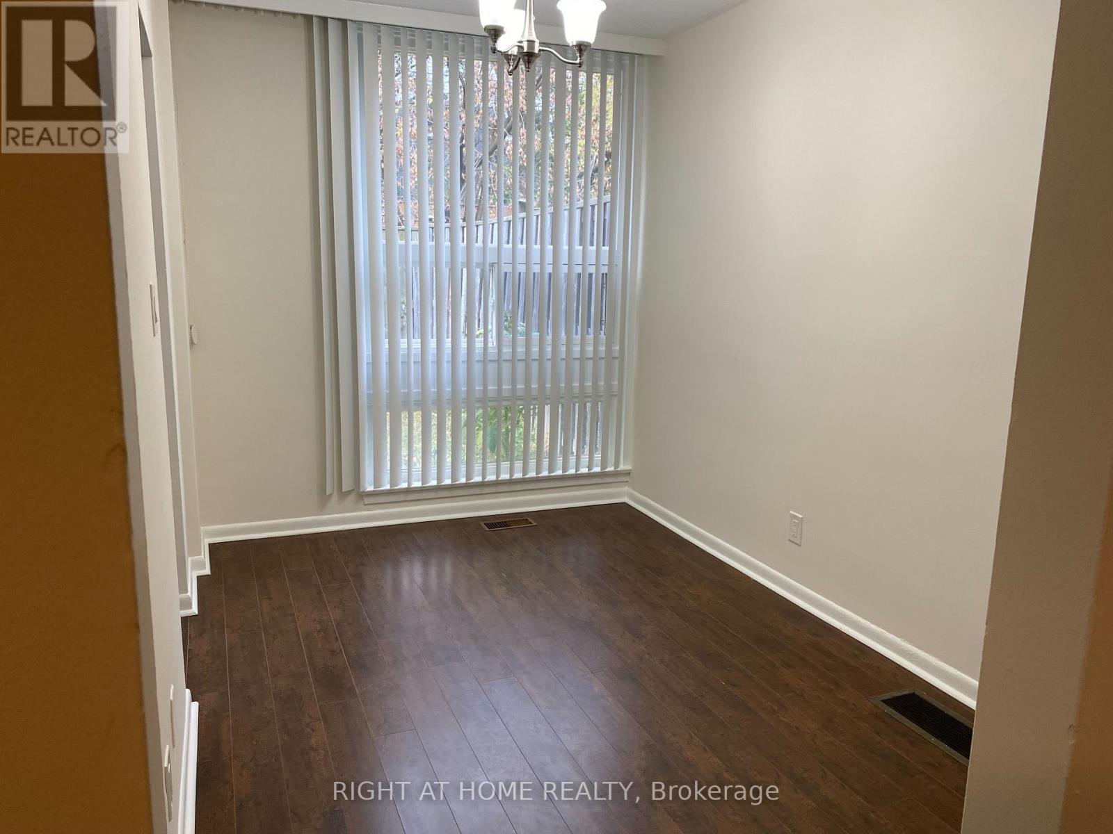 3230 The Credit Woodlands, Mississauga, Ontario  L5C 2J6 - Photo 3 - W12450637