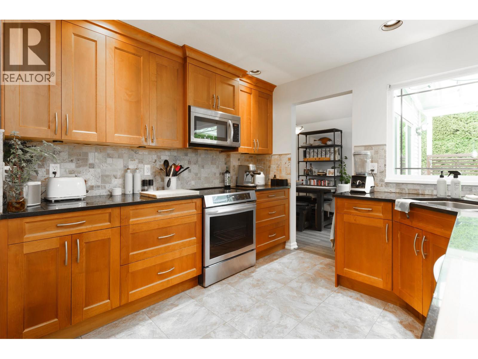23508 Tamarack Lane, Maple Ridge, British Columbia  V2W 1A9 - Photo 11 - R3056167