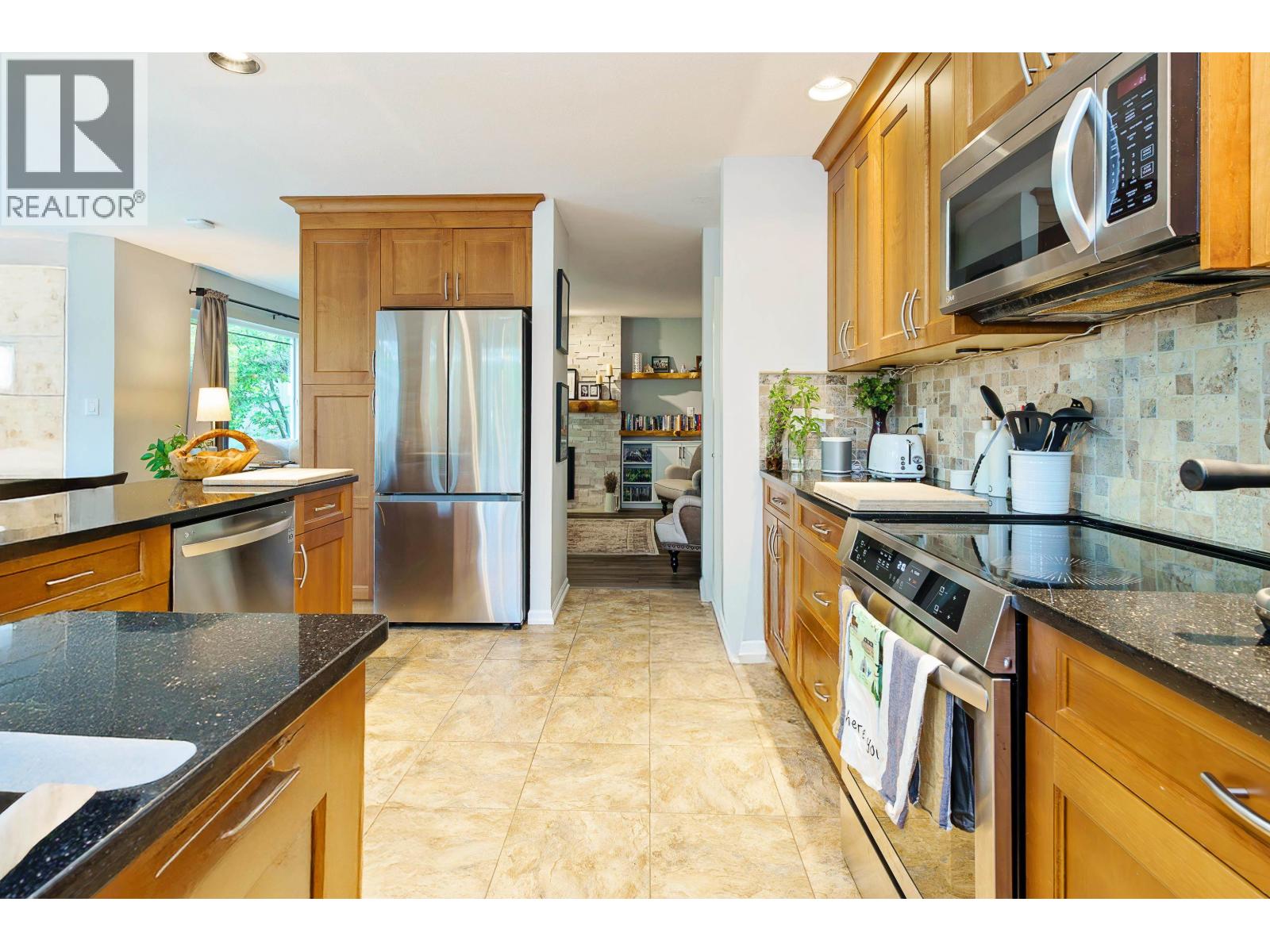 23508 Tamarack Lane, Maple Ridge, British Columbia  V2W 1A9 - Photo 9 - R3056167
