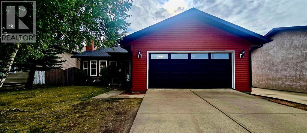 5223 56 Avenue, Eckville, Alberta  T0M 0X0 - Photo 2 - A2262608