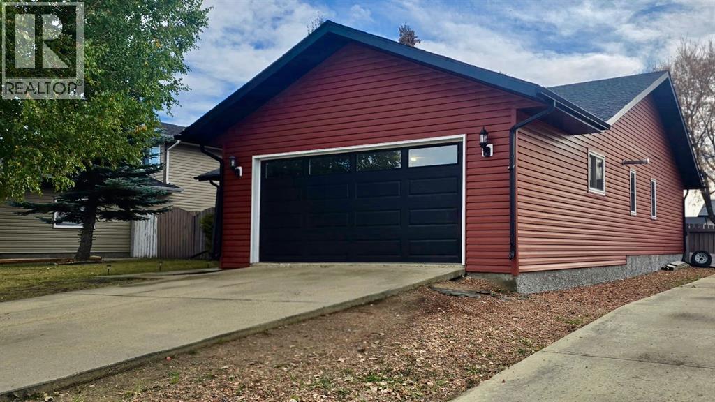 5223 56 Avenue, Eckville, Alberta  T0M 0X0 - Photo 3 - A2262608