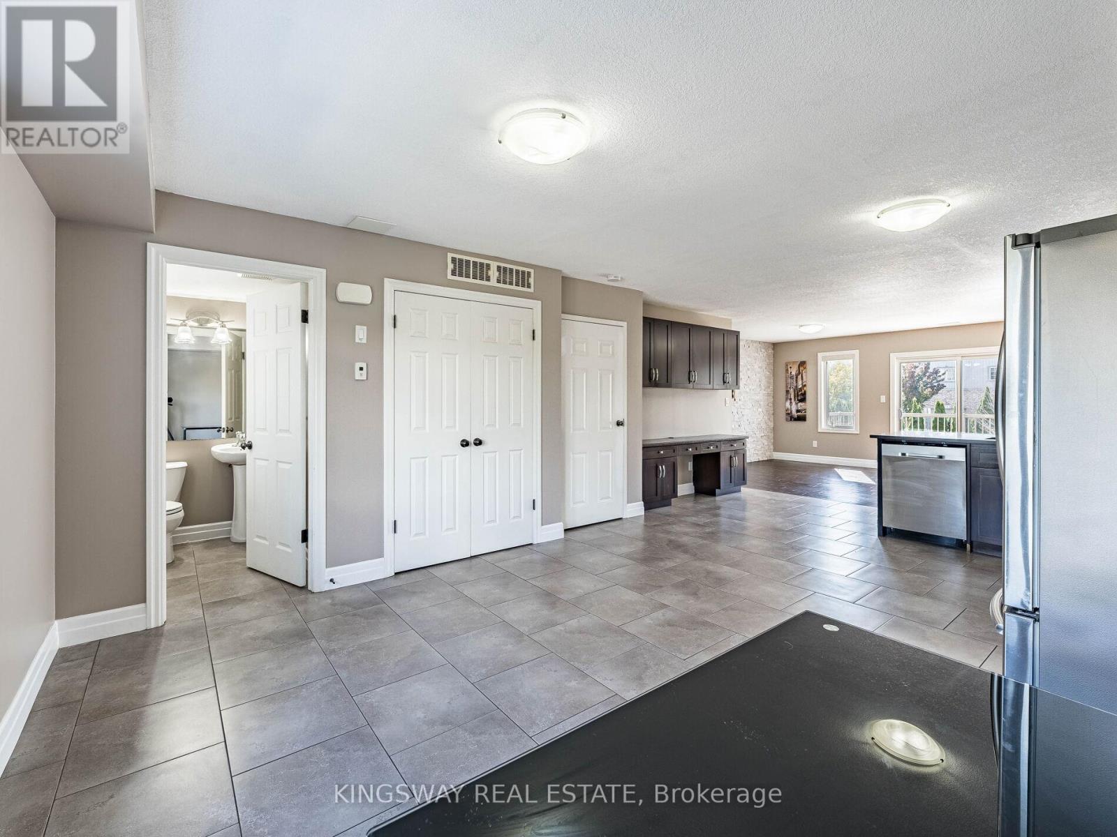 15 - 275 Old Huron Road E, Kitchener, Ontario  N2R 1P9 - Photo 12 - X12405205