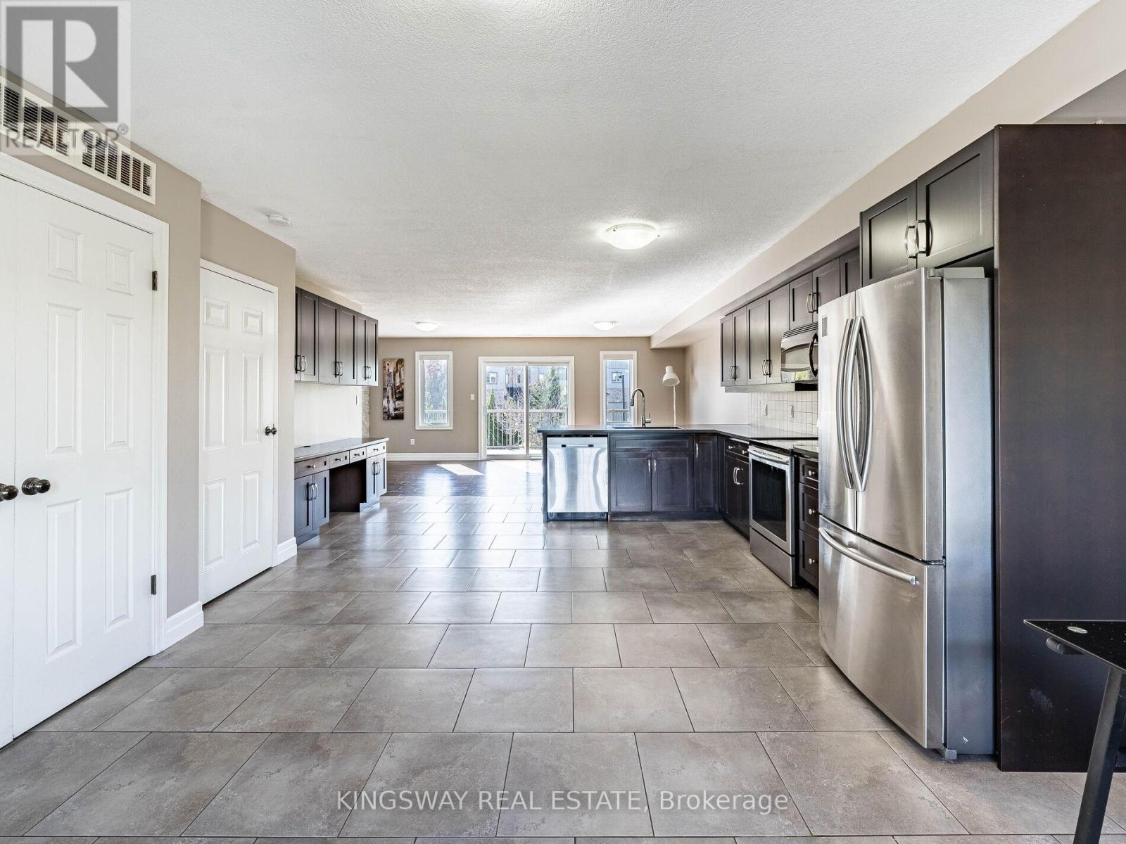 15 - 275 Old Huron Road E, Kitchener, Ontario  N2R 1P9 - Photo 11 - X12405205