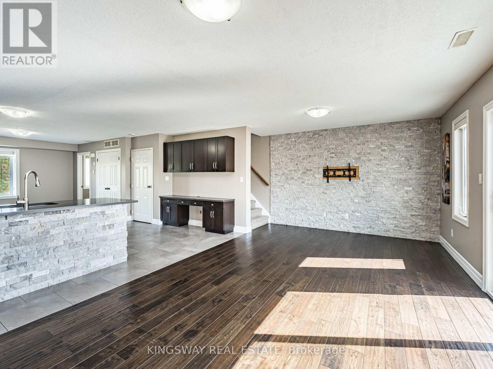 15 - 275 Old Huron Road E, Kitchener, Ontario  N2R 1P9 - Photo 21 - X12405205