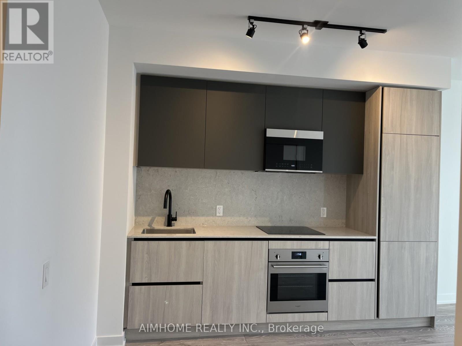 1721 - 108 Peter Street, Toronto, Ontario  M5V 0W2 - Photo 8 - C12450650