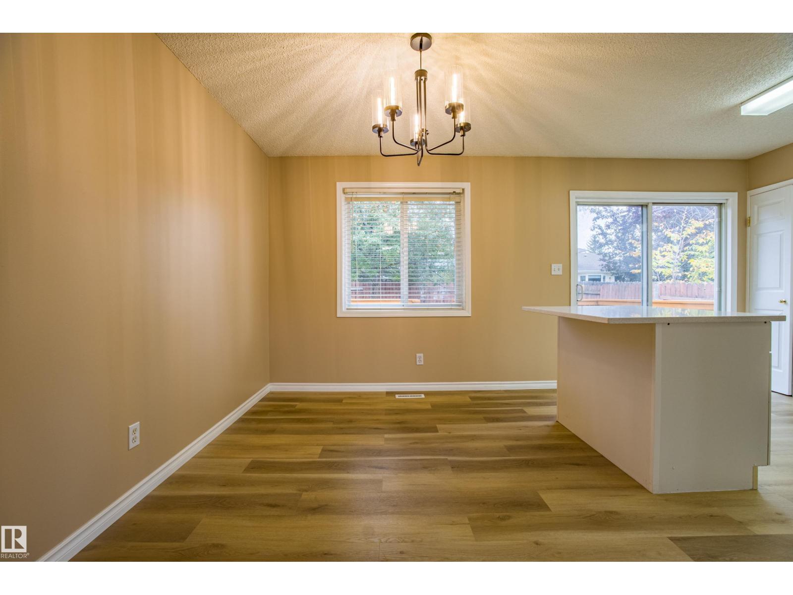 3835 47 St Nw Nw, Edmonton, Alberta  T6L 5B3 - Photo 12 - E4461220