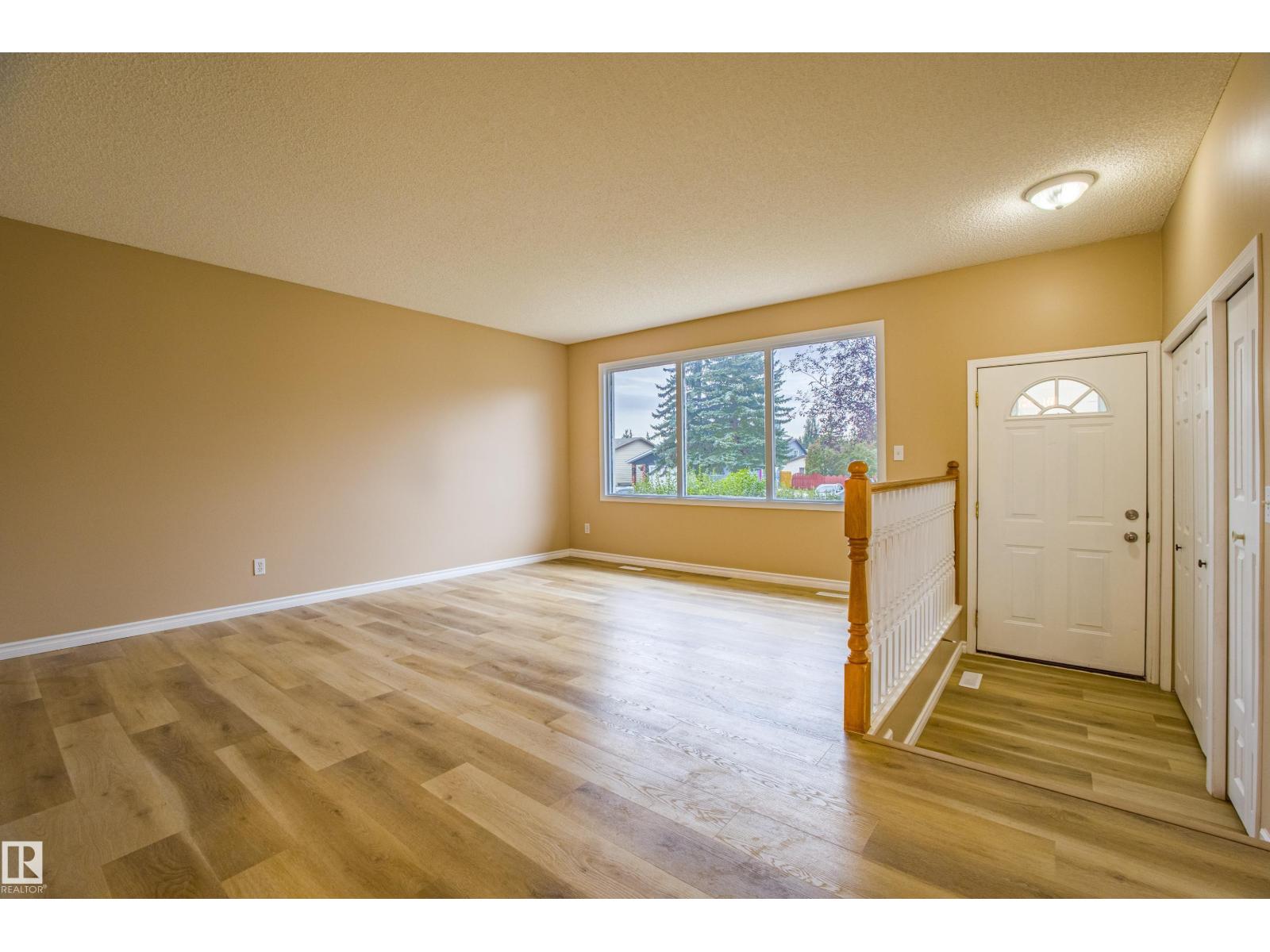 3835 47 St Nw Nw, Edmonton, Alberta  T6L 5B3 - Photo 4 - E4461220