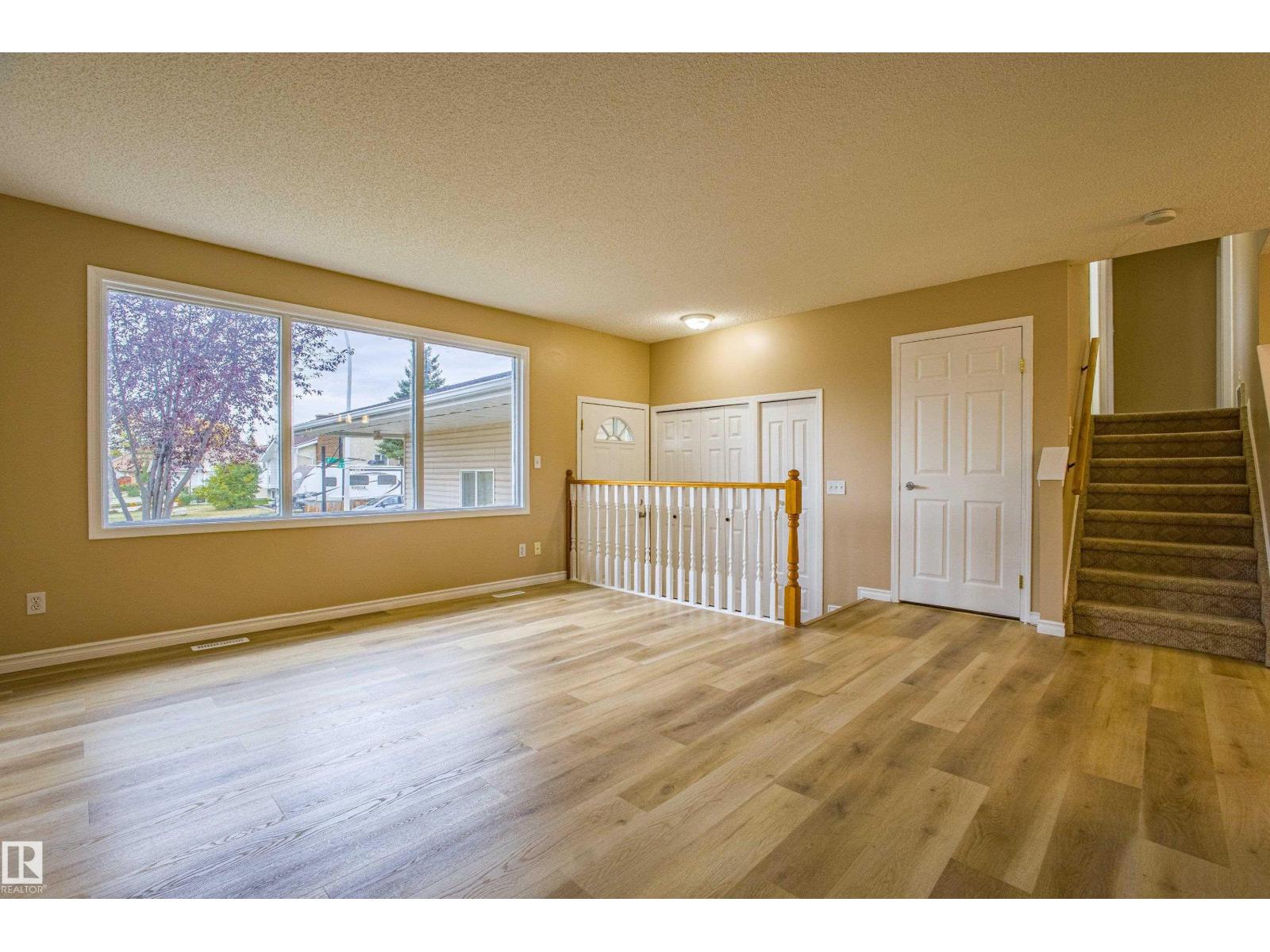 3835 47 St Nw Nw, Edmonton, Alberta  T6L 5B3 - Photo 6 - E4461220