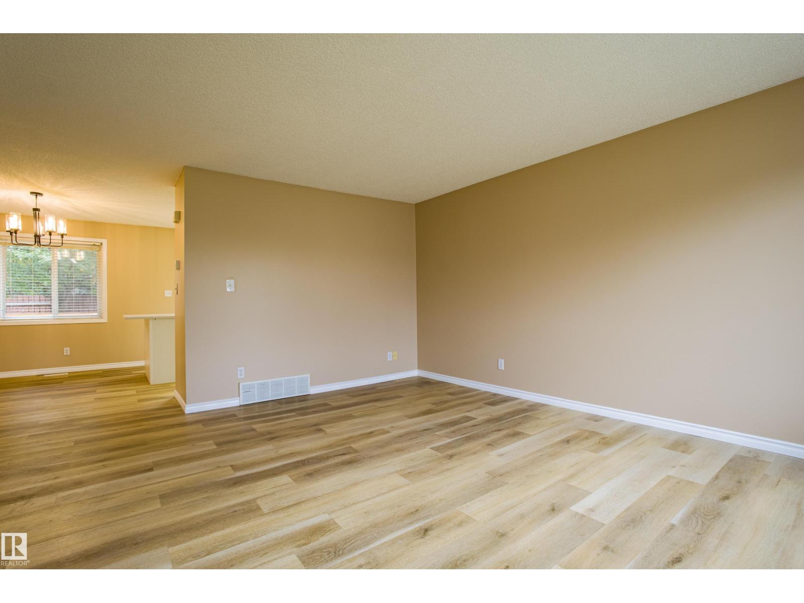 3835 47 St Nw Nw, Edmonton, Alberta  T6L 5B3 - Photo 8 - E4461220