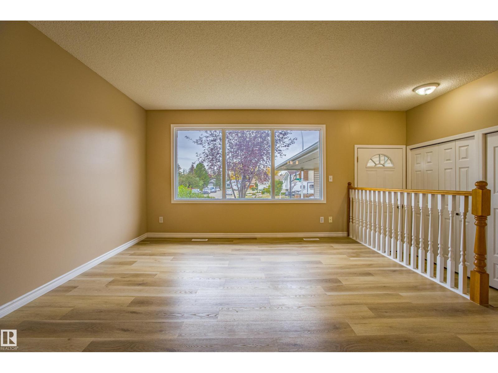 3835 47 St Nw Nw, Edmonton, Alberta  T6L 5B3 - Photo 9 - E4461220