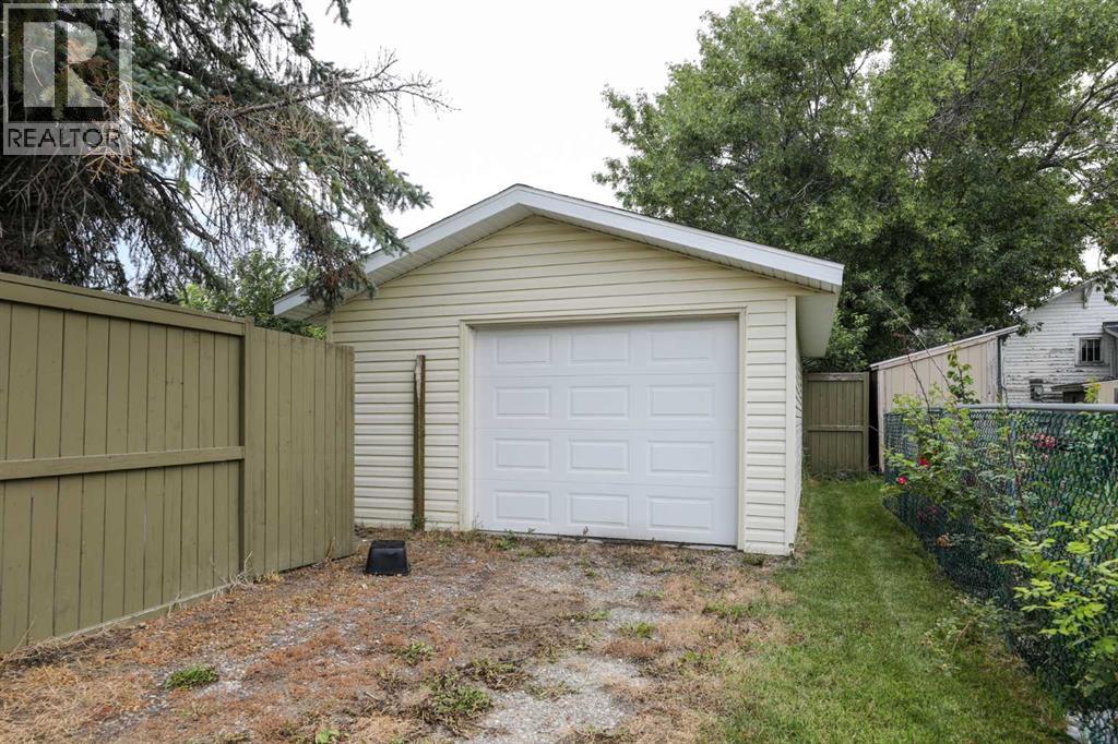 72 Broadway  S, Raymond, Alberta  T0K 2S0 - Photo 43 - A2245424