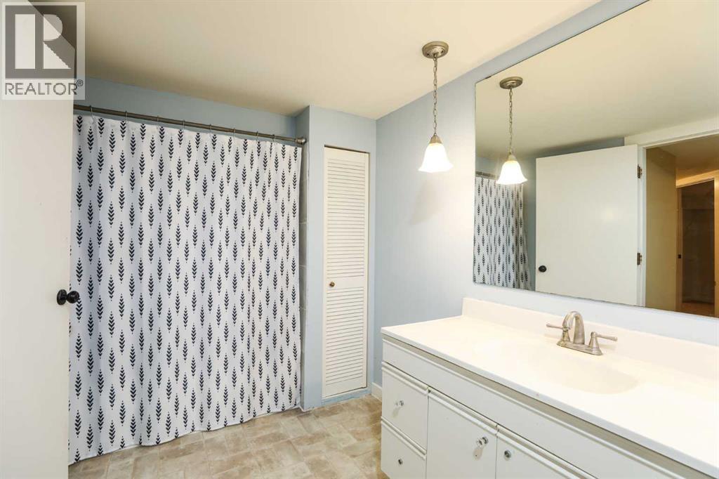 72 Broadway  S, Raymond, Alberta  T0K 2S0 - Photo 35 - A2245424