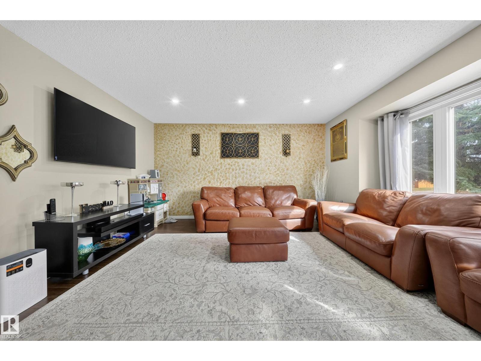 1553 Lakewood Rd W Nw, Edmonton, Alberta  T6K 2V7 - Photo 7 - E4461159