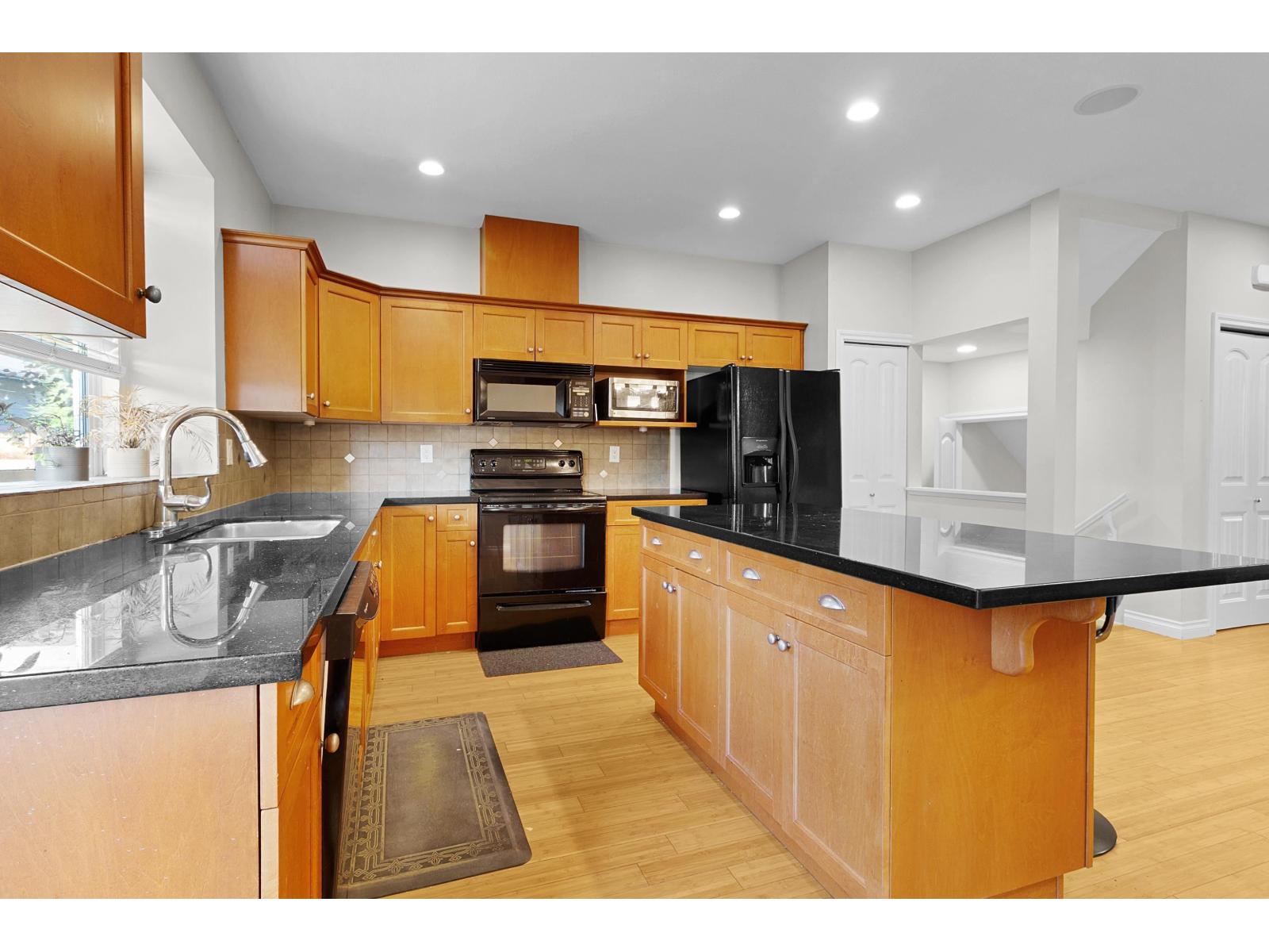 18043 70 Avenue, Surrey, British Columbia  V3S 6X3 - Photo 8 - R3053310