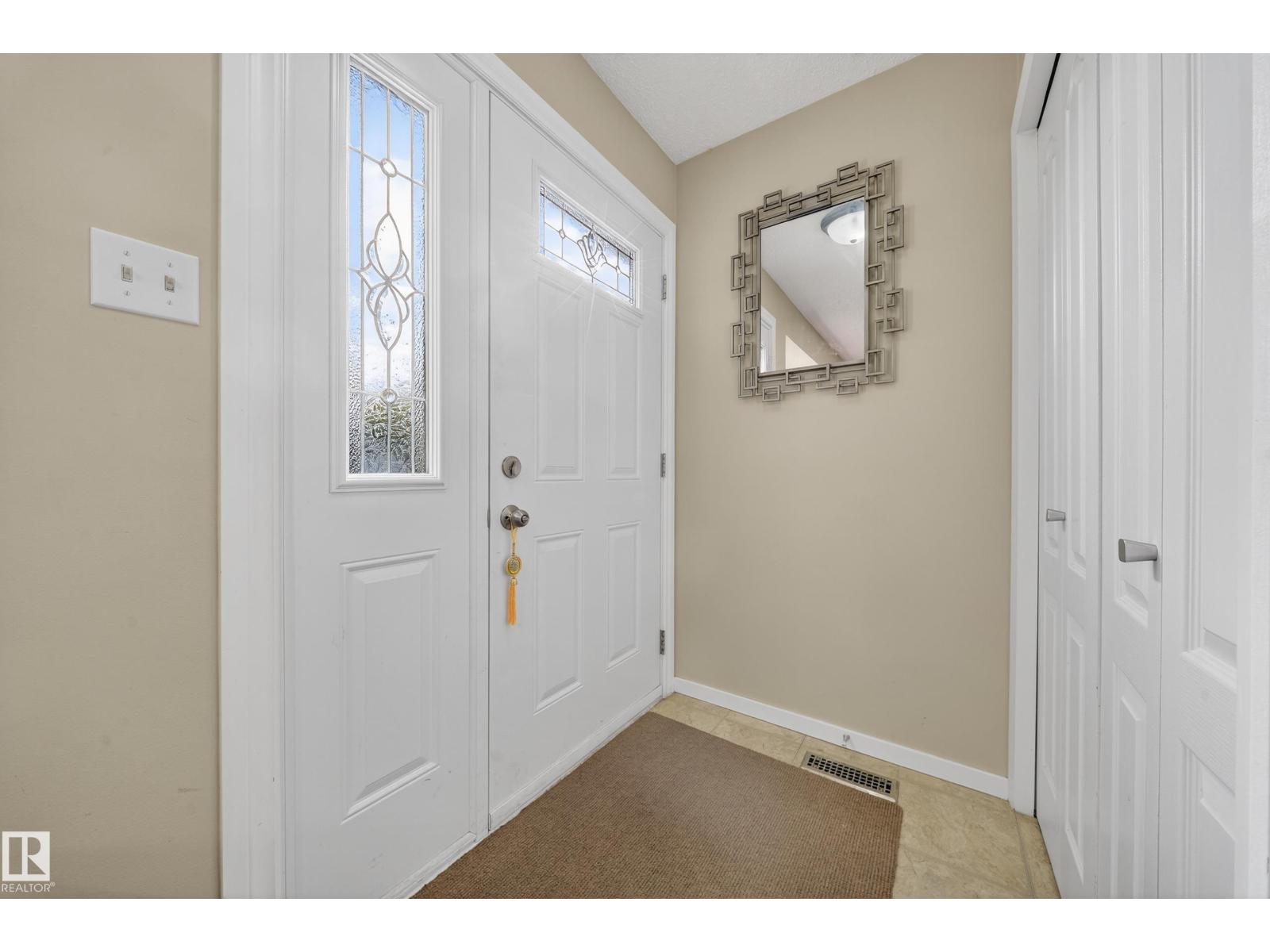 1553 Lakewood Rd W Nw, Edmonton, Alberta  T6K 2V7 - Photo 3 - E4461159