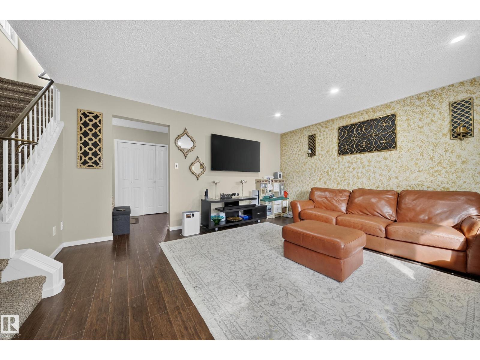 1553 Lakewood Rd W Nw, Edmonton, Alberta  T6K 2V7 - Photo 6 - E4461159