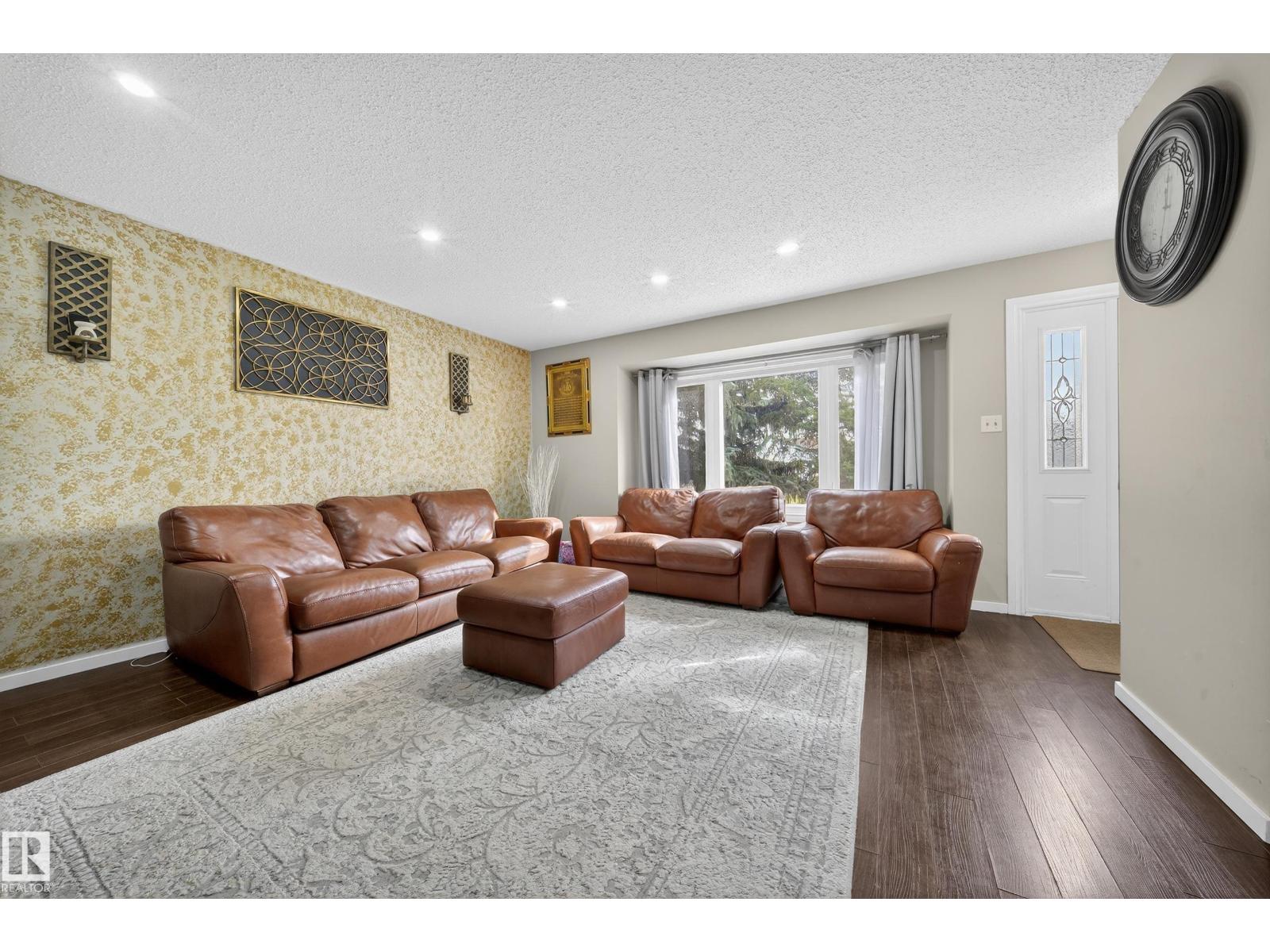1553 Lakewood Rd W Nw, Edmonton, Alberta  T6K 2V7 - Photo 8 - E4461159