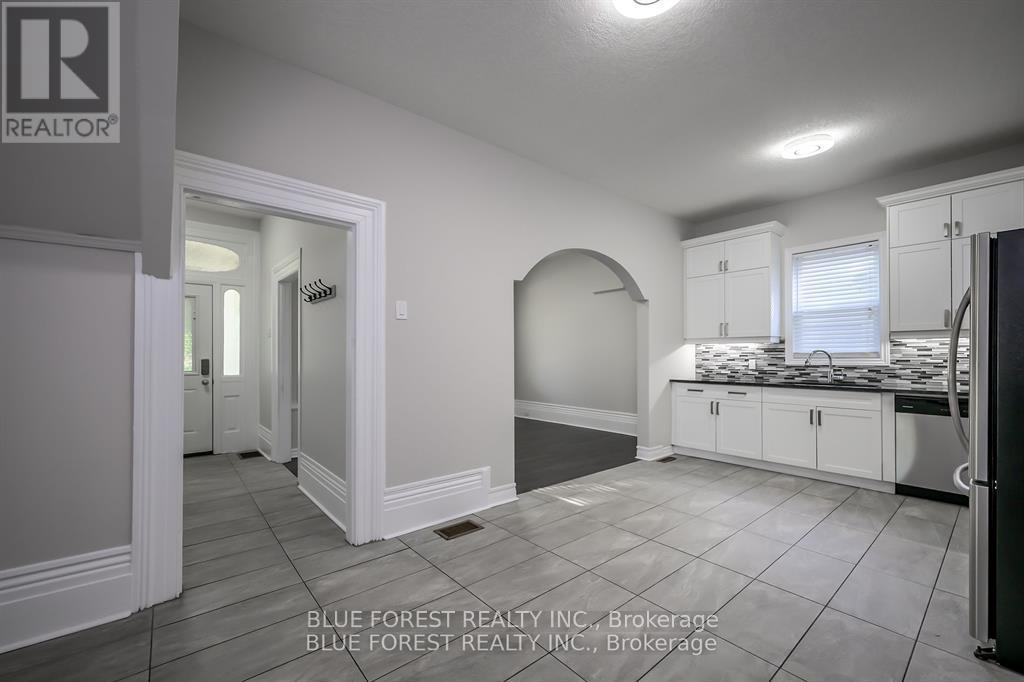 175 Sydenham Street, London East, Ontario  N6A 1W2 - Photo 6 - X12450720