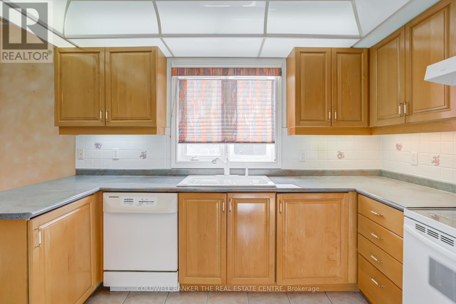 206 Shaftsbury Avenue, Richmond Hill, Ontario  L4C 0E8 - Photo 12 - N12450668
